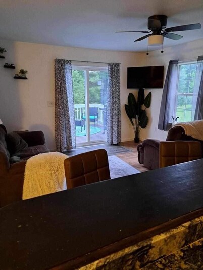 Country Cottage Retreat, perfect baseball home, short drive fields in Oneonta.