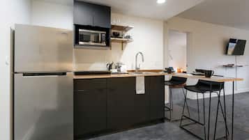 43-Zoll-Flachbildfernseher mit Kabelempfang, Fernseher, BĂŒcher