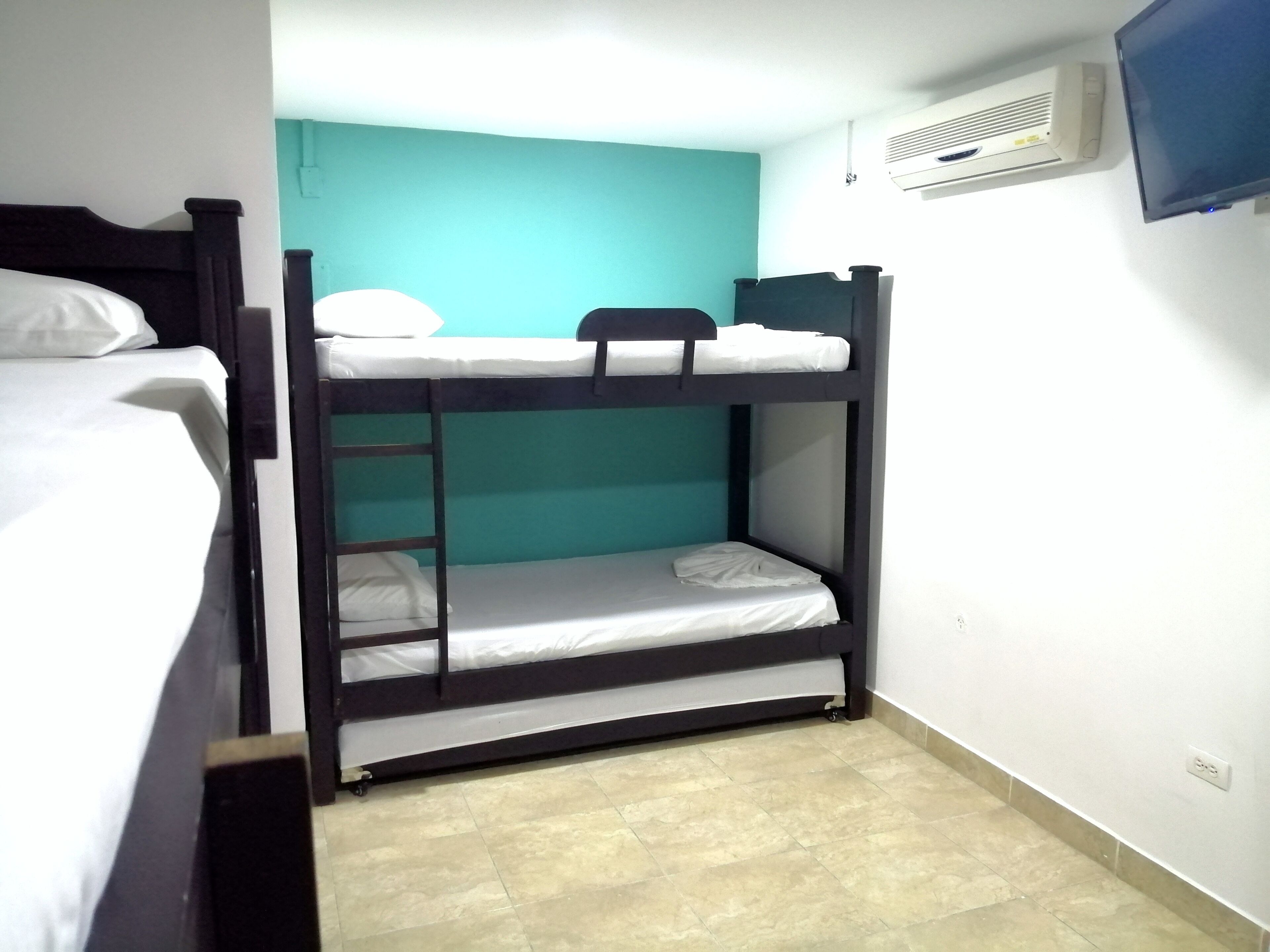 Familienzimmer, Mehrere Betten | Schallisolierte Zimmer, Bügeleisen/Bügelbrett, kostenloses WLAN