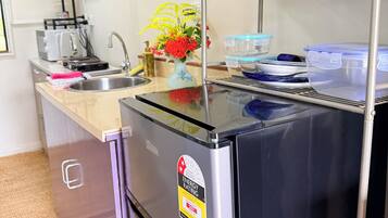 Fridge, microwave, stovetop, coffee/tea maker