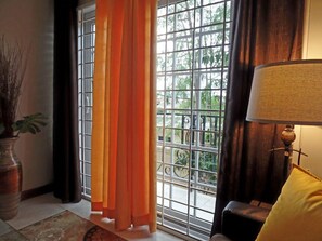 Superior Villa | View from room - Marley Road Executive Guest Apartment (Kingston)