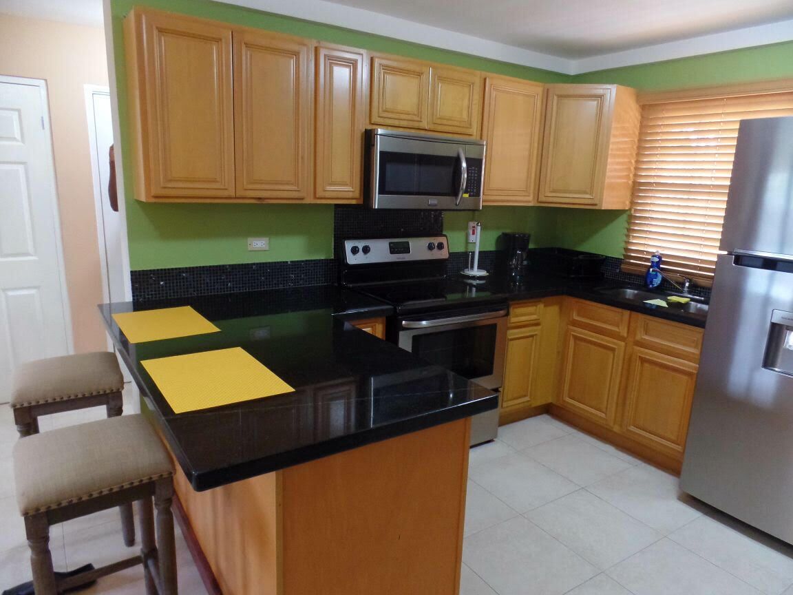Superior Villa | Private kitchen | Fridge, microwave, oven, cookware/dishes/utensils