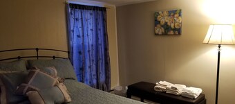 Cozy Garden Apt near JFK Airport