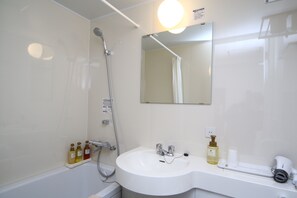 シングルルーム | バスルーム | バスアメニティ (無料)、スリッパ、ビデ、タオル