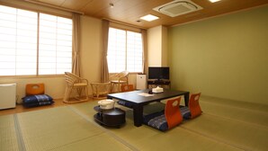 和室 | セーフティボックス (室内)、WiFi (無料)、ベッドシーツ