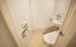 وحدات دش مع أحواض استحمام، مستلزمات مجانية للعناية الشخصية، مجففات شعر