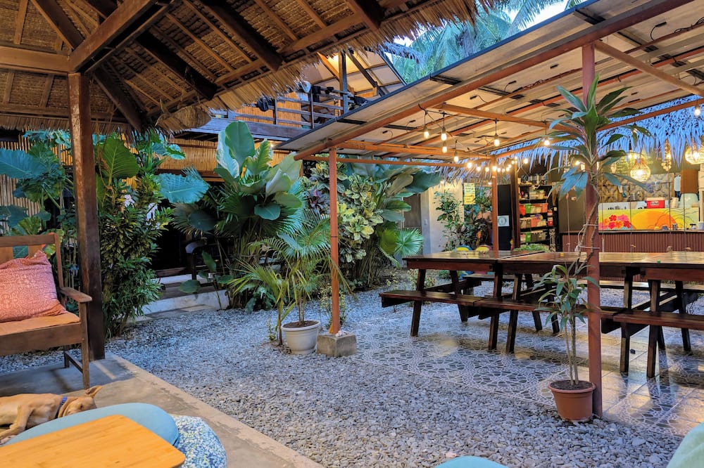 Ilakai Hostel - Adults Only