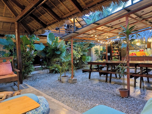 Ilakai Hostel - Adults Only
