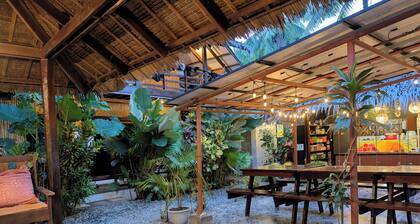 Ilakai Hostel - Adults Only