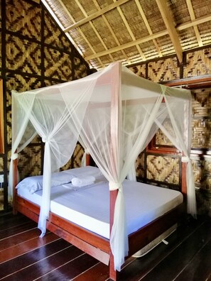 Nipa Hut, Shared Bathroom (Fan)