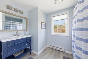 Toilet paper - Charming Lewes Home  - Perfect for Groups + Families! (Lewes)
