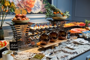 Frukostbuffé varje dag mot avgift