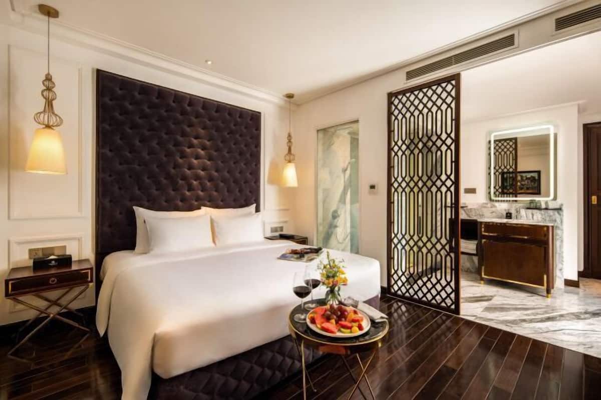 Minibar, in-room safe, individually decorated, individually furnished