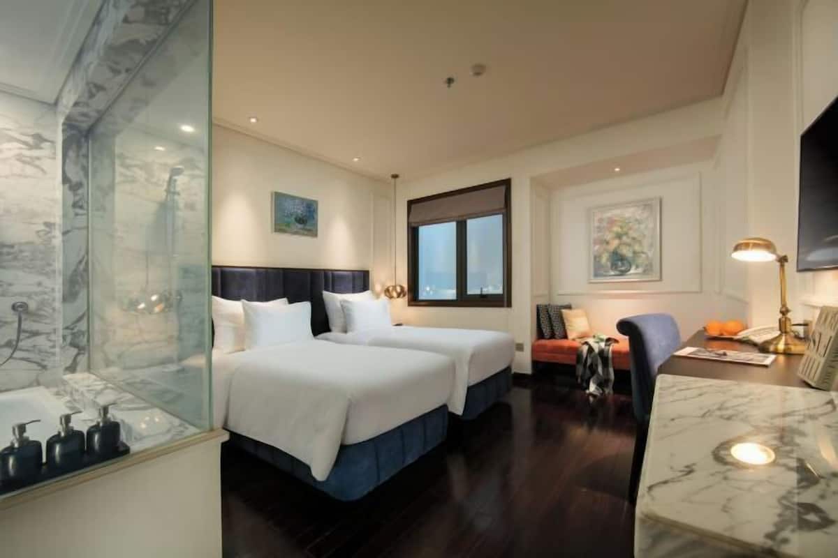 Minibar, in-room safe, individually decorated, individually furnished