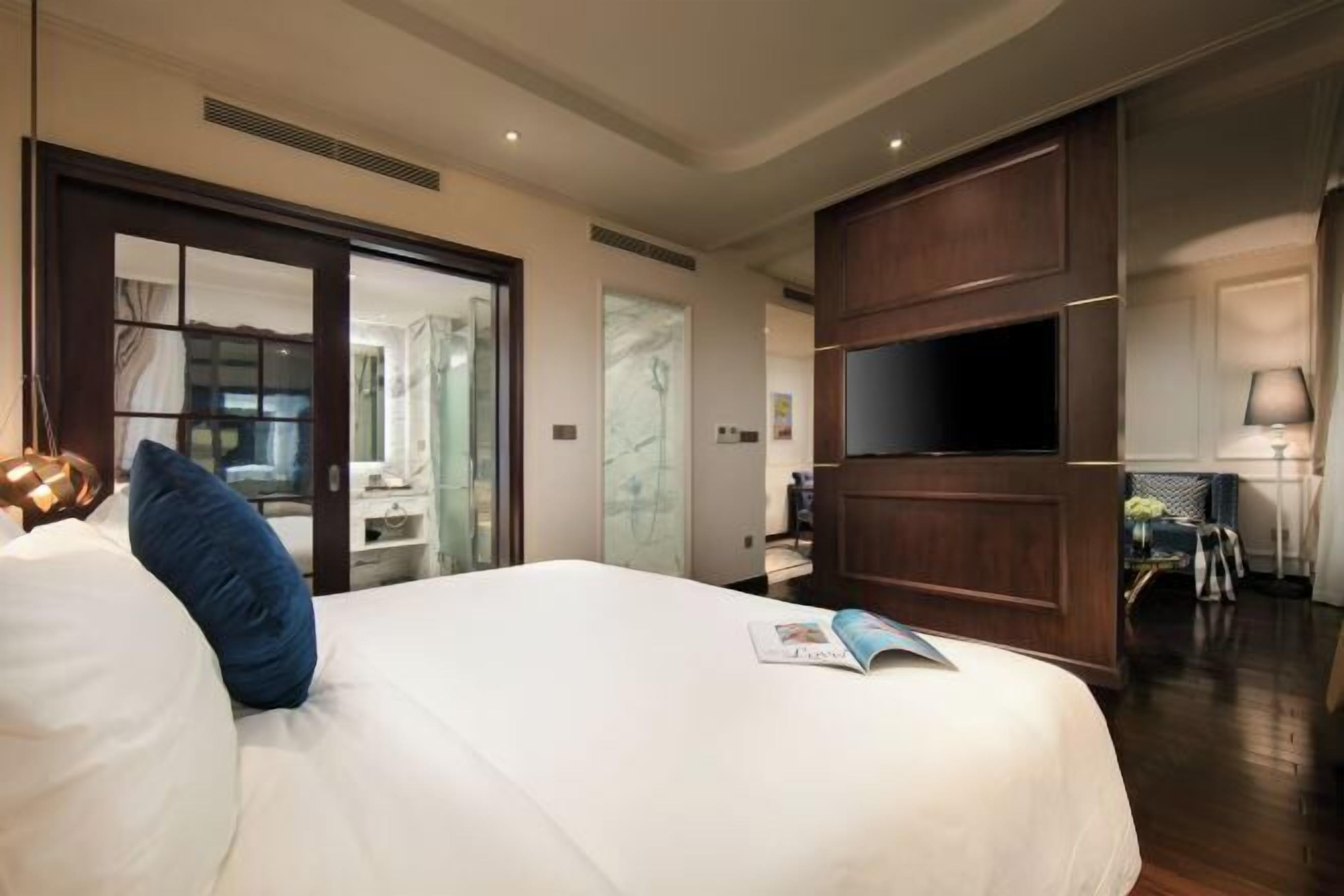 Minibar, in-room safe, individually decorated, individually furnished
