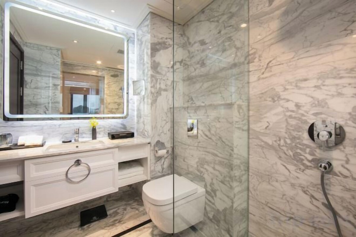 Bathroom | Free toiletries, hair dryer, bathrobes, slippers