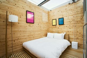 2 bedrooms, in-room safe, iron/ironing board, free WiFi