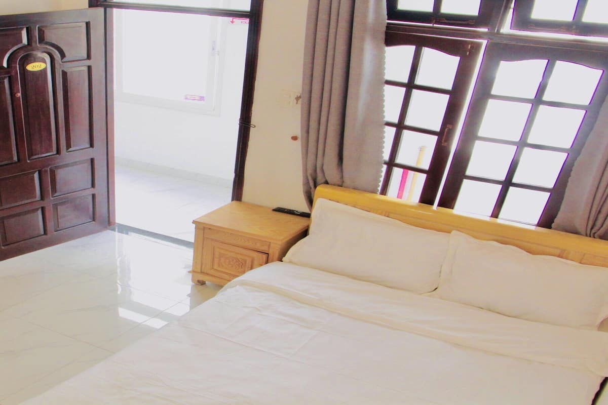 Quarto casal standard | Roupas de cama premium, frigobar, escrivaninha, Wi-Fi de cortesia