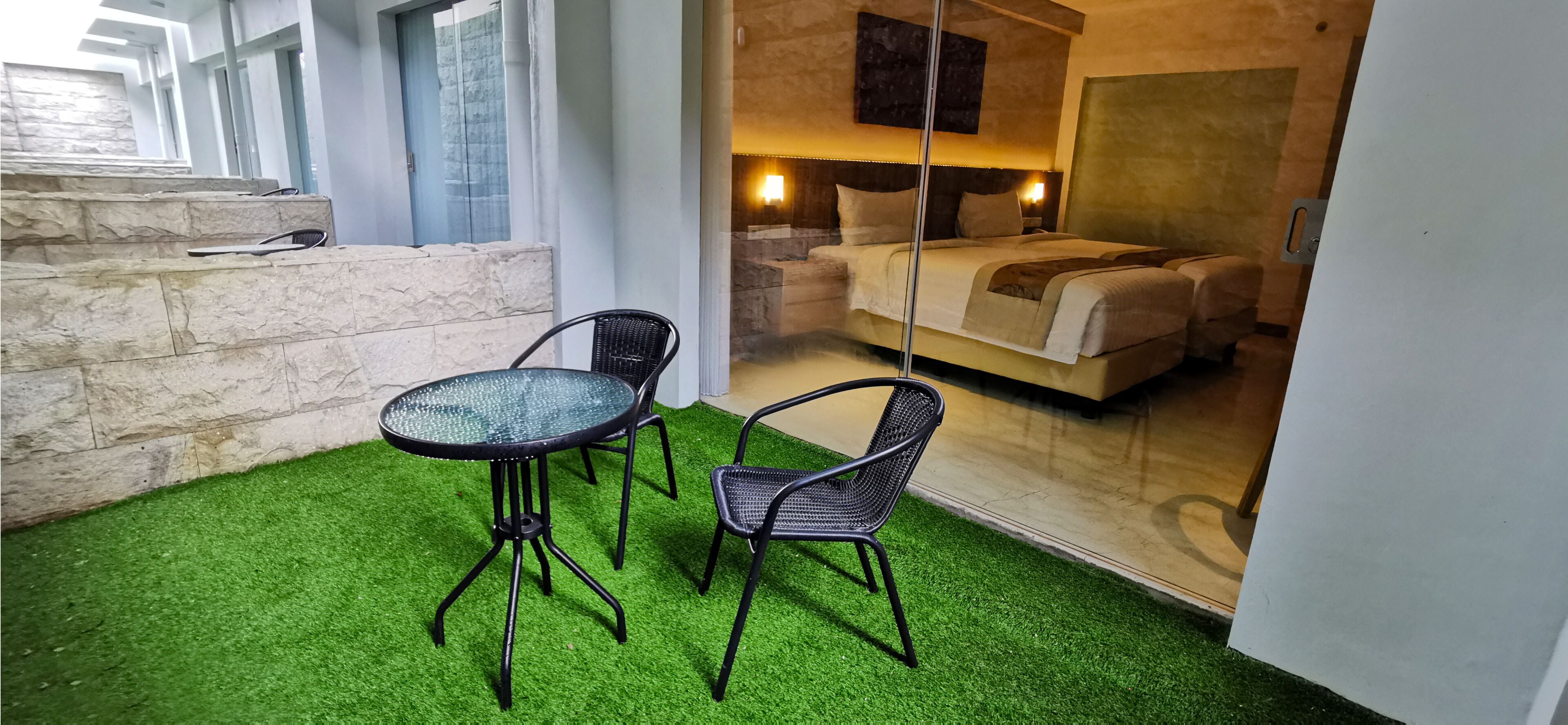 executive double or twin room, balcony | premium bedding, minibar, in-room safe, desk