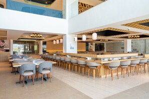 2 ravintolaa, joissa tarjoillaan aamiainen; japanilainen keittiö