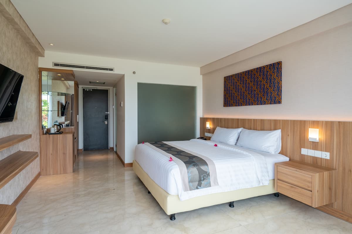 Deluxe Double or Twin Room, Balcony | 1 bedroom, premium bedding, minibar, in-room safe