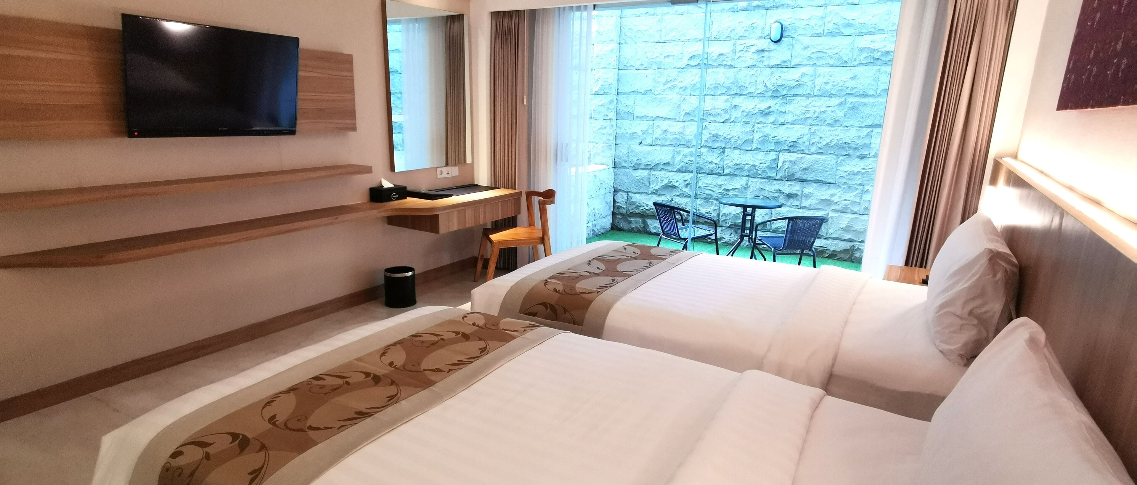 executive double or twin room, balcony | premium bedding, minibar, in-room safe, desk