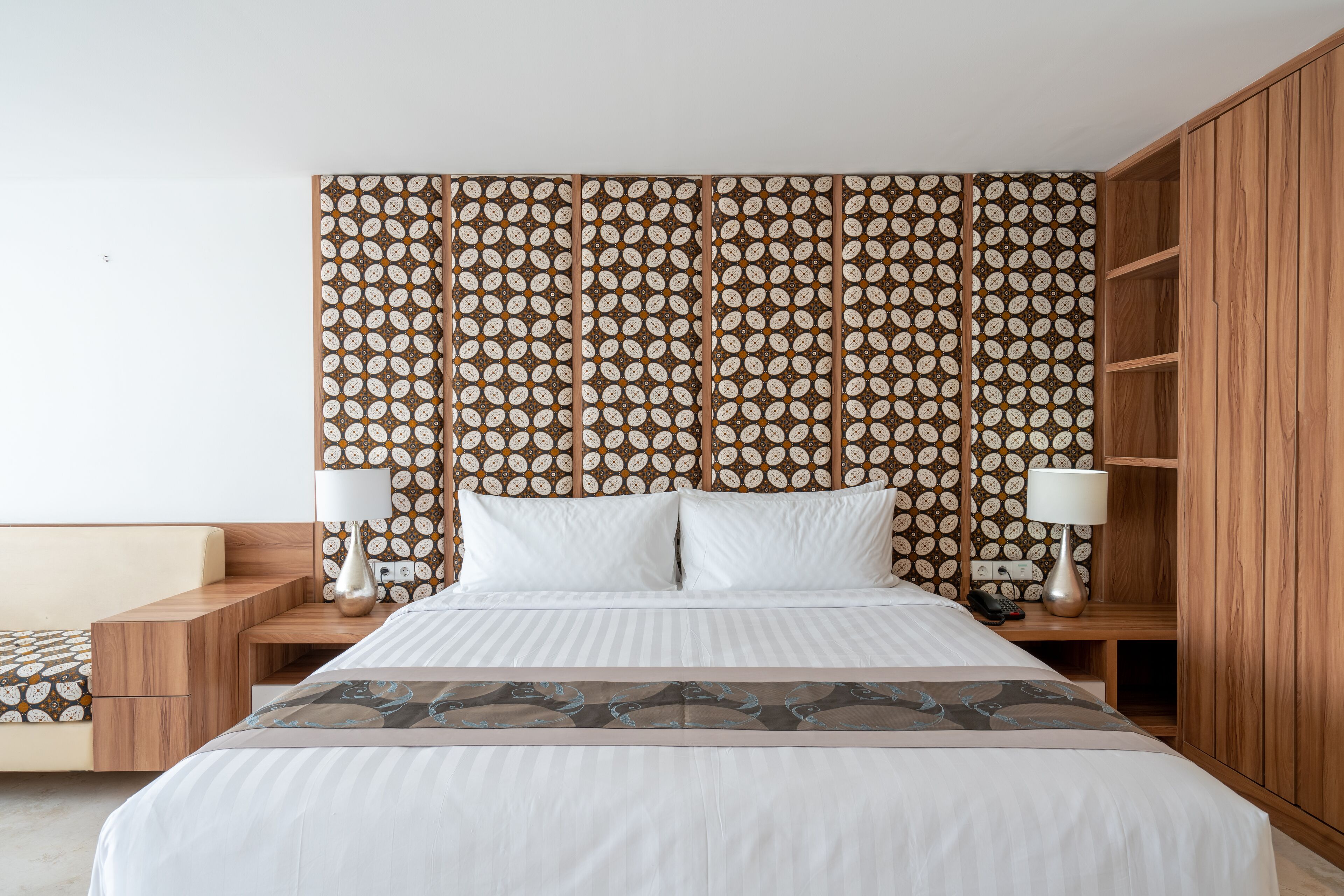 suite, balcony | premium bedding, minibar, in-room safe, desk