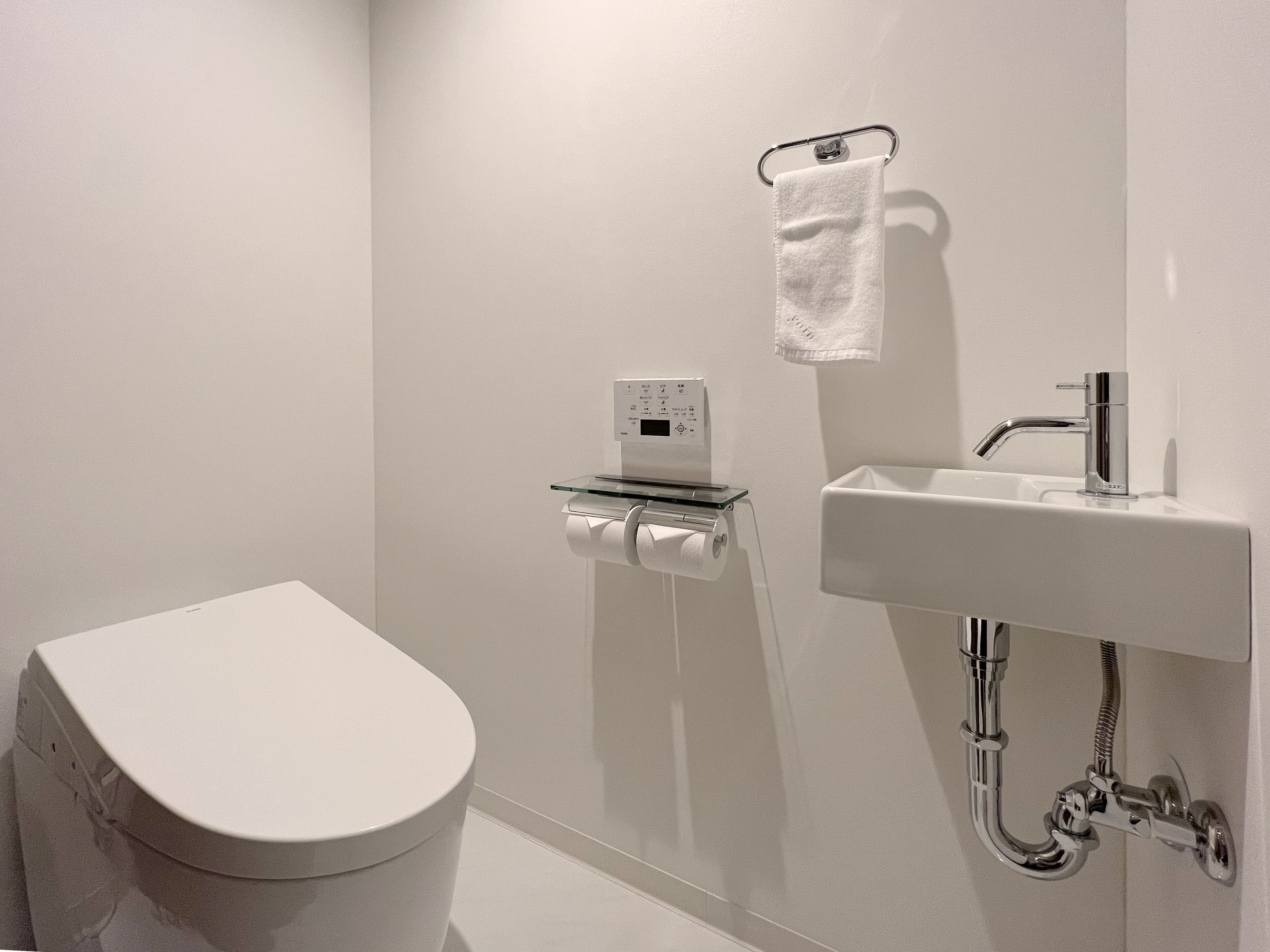 separate bathtub and shower, deep-soaking bathtub, free toiletries