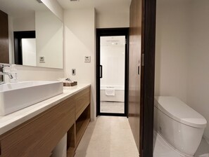 Comfort Double Room | Bathroom | Separate bathtub and shower, deep-soaking bathtub, free toiletries - Yoin Hotel Kyoto Gion (Kyoto)