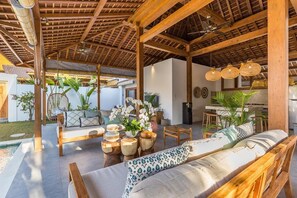 Outdoor dining - Exquise Tropical Dream Villa in Oberoi, Seminyak. (Kuta, Kabupaten Badung,)