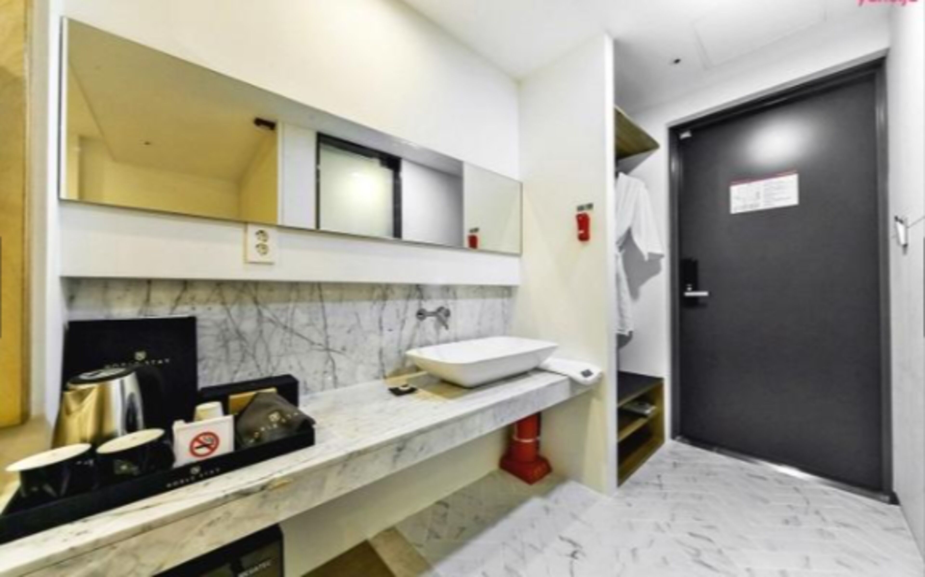 standard room, 1 queen bed | bathroom | hair dryer, bathrobes, slippers, towels