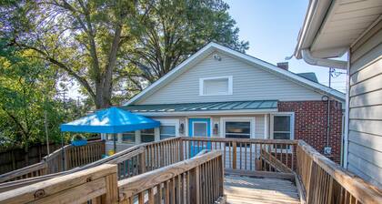 Lake Norman Shabby Chic bungalow in Cornelius close to Davidson