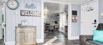 Lake Norman Shabby Chic bungalow in Cornelius close to Davidson