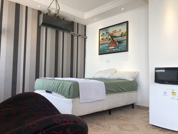 1 bedroom, WiFi, bed sheets