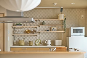Condo familiar, 3 habitaciones (Family Suite) | Cocina privada | Refrigerador, microondas, parrilla de estufa y tetera eléctrica