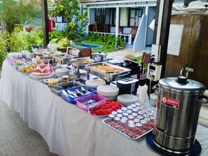 Frukost med lokala rätter varje dag (USD 5 per person)