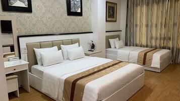 Family Room | 1 bedroom, minibar, desk, blackout drapes