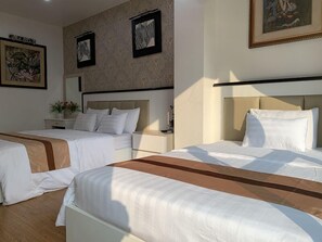 Minibar, escritorio, cortinas blackout y wifi gratis