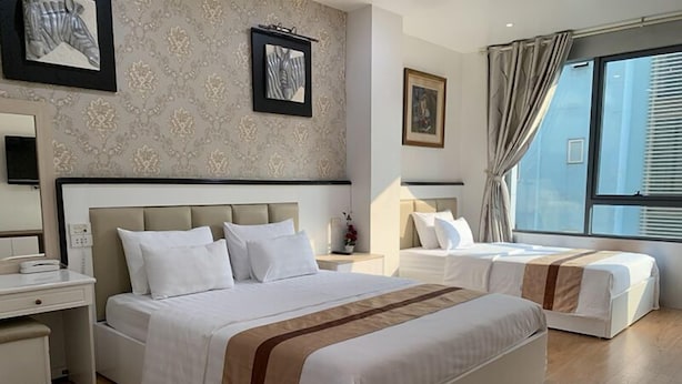 Kamar Keluarga | Minibar, meja kerja, tirai kedap cahaya, dan Wi-Fi gratis