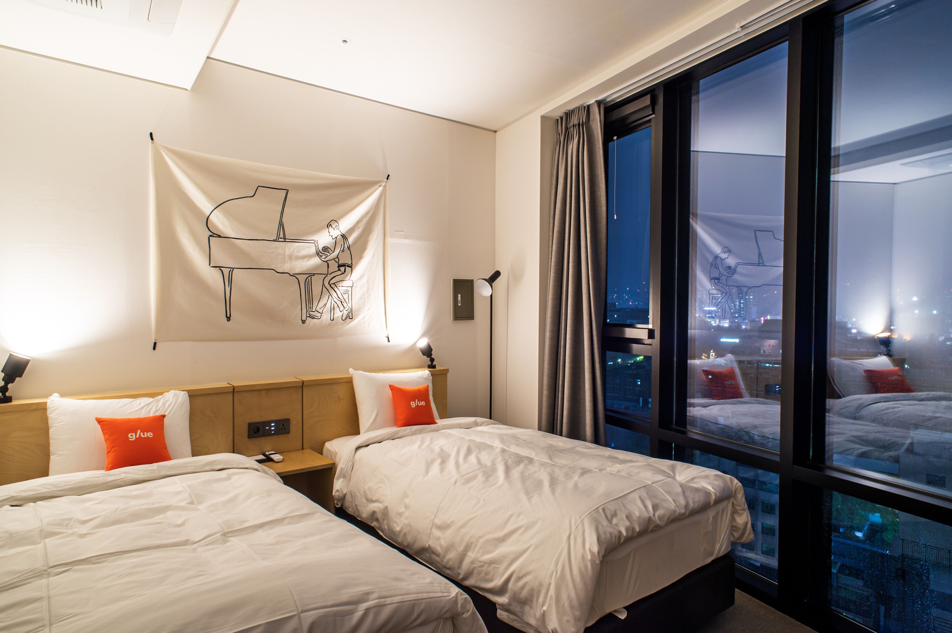 deluxe twin room | 1 bedroom, in-room safe, blackout curtains, soundproofing