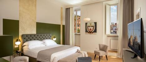 Superior King Room | Dundyner, pengeskab på værelset, individuel indretning, skrivebord