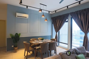 Apartment Senior, 3 phòng ngủ | Khu vực ăn uống tại phòng