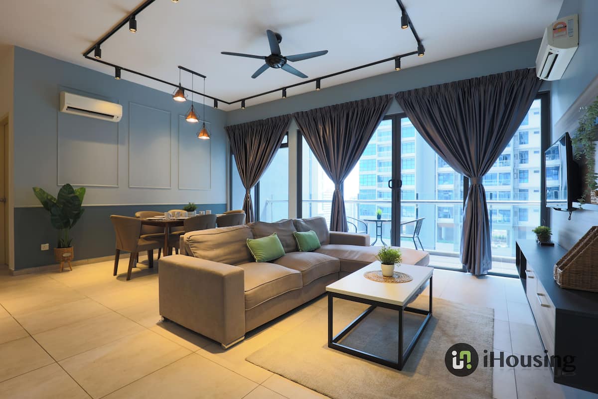 Senior Apartment, 3 Bedrooms | Living area | 40-inch Smart TV with digital channels, Netflix, ping pong