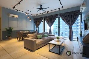 Senior appartement, 3 slaapkamers | Woonruimte | Smart-tv, Netflix, een tafeltennistafel en streamingdiensten