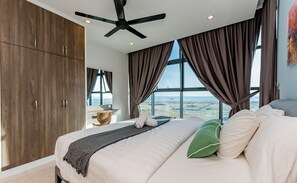 Design appartement, 2 slaapkamers | Luxe beddengoed, een laptopwerkplek, verduisterende gordijnen