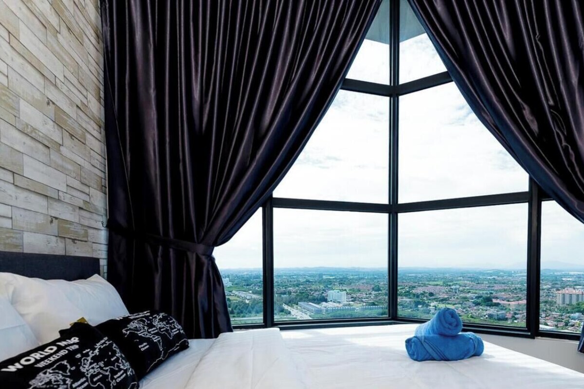 Luxury Apartment, 3 Bedrooms | Premium bedding, laptop workspace, blackout curtains, iron/ironing board