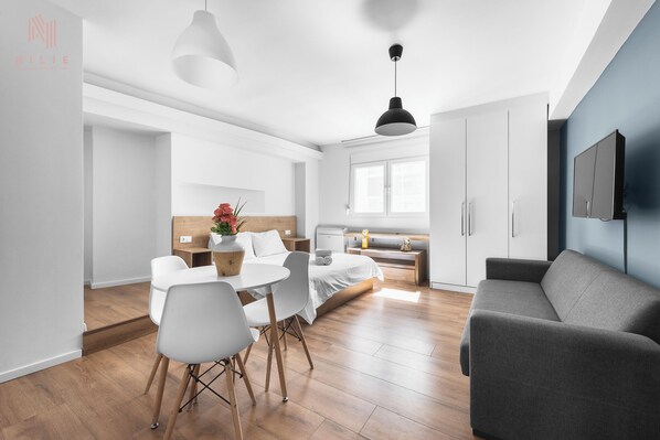 Deluxe Apartment (6) | Living area