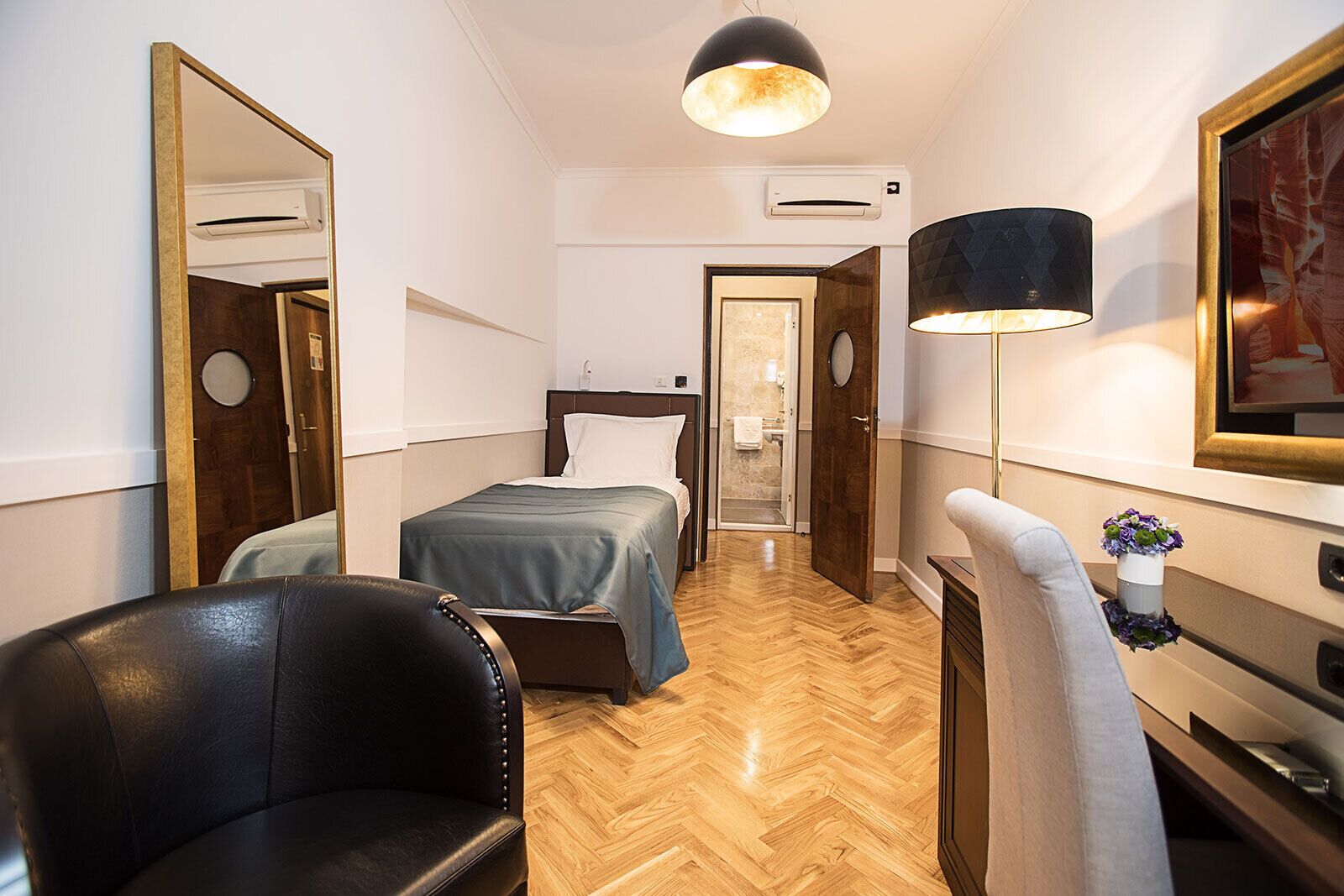comfort single room | 1 bedroom, minibar, in-room safe, individually decorated