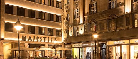 Façade de lâhĂ©bergement - soirĂ©e/nuit