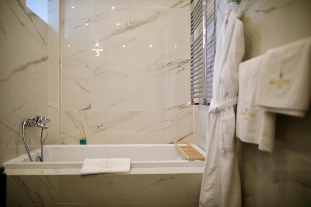 Signature Suite | Bathroom | Free toiletries, hair dryer, slippers, bidet